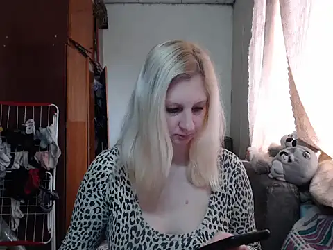 BustyBlond online show from 1, 2, 2025