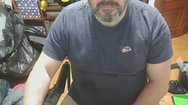 Snapshot of mikeyhotbear chatting on 15, 12, 2024 mikeyhotbear online show from 15, 12, 2024