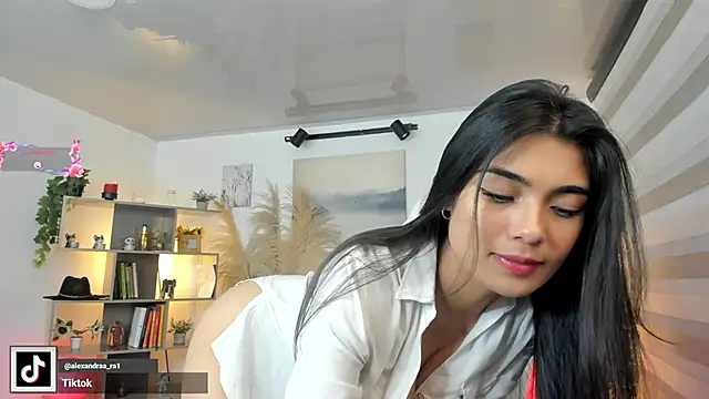 Snapshot of Alexandra_ra chatting on 4, 12, 2024 Alexandra ra online show from 4, 12, 2024