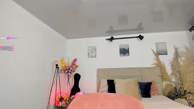 Snapshot of Alexandra_ra chatting on 8, 1, 2025 Alexandra ra online show from 8, 1, 2025