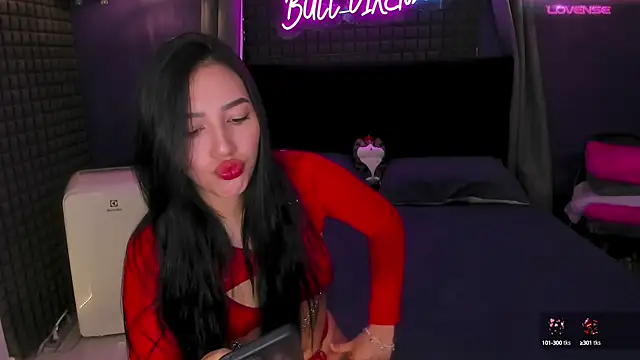 Snapshot of bull_vixen2001 chatting on 11, 9, 2025 bull vixen2001 online show from 11, 9, 2025