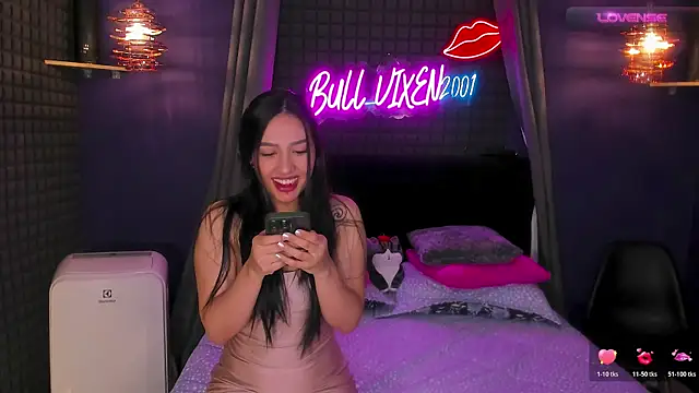 Snapshot of bull_vixen2001 chatting on 21, 10, 2025 bull vixen2001 online show from 21, 10, 2025