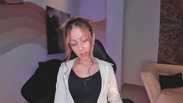 ErikaBenz  online show from 19, 12, 2024