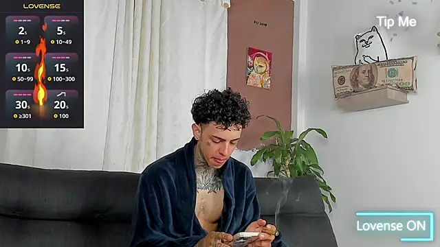 Snapshot of Aron_ford chatting on 22, 10, 2025 Aron ford online show from 22, 10, 2025