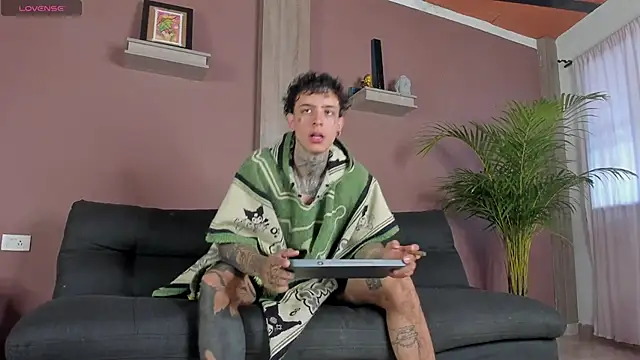 Snapshot of Aron_ford chatting on 22, 11, 2025 Aron ford online show from 22, 11, 2025