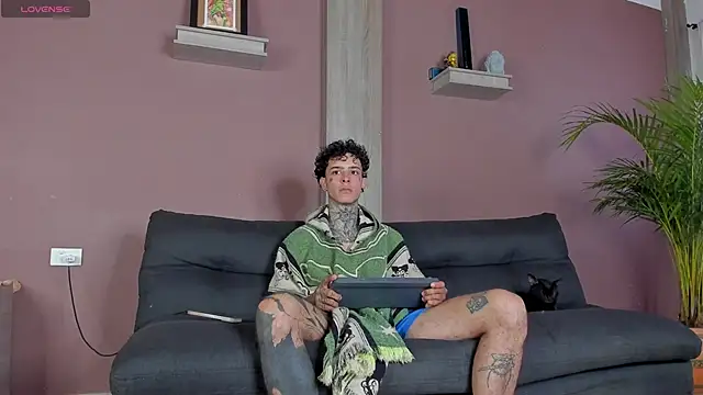 Snapshot of Aron_ford chatting on 23, 11, 2025 Aron ford online show from 23, 11, 2025