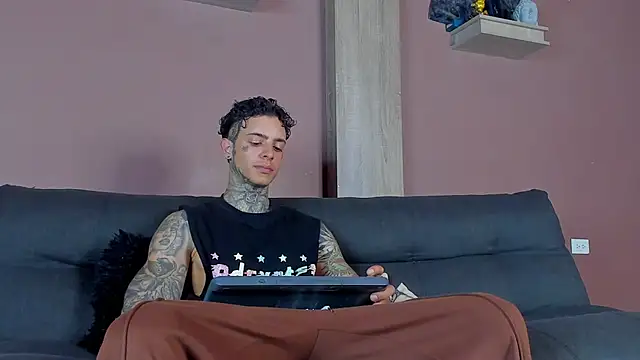 Snapshot of Aron_ford chatting on 18, 1, 2026 Aron ford online show from 18, 1, 2026