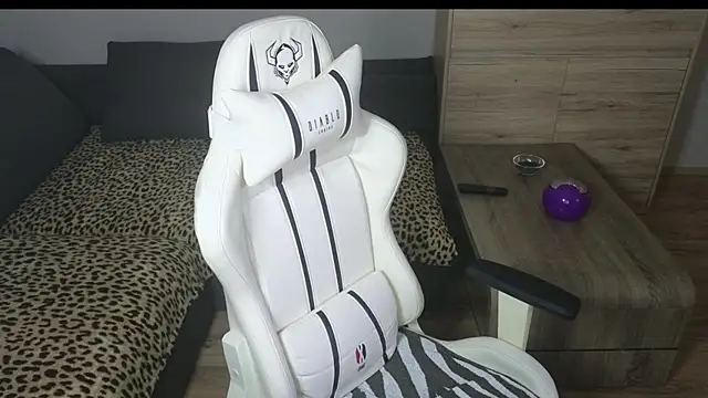 Snapshot of MolligSpielle chatting on 1, 1, 2025 MolligSpielle online show from 1, 1, 2025
