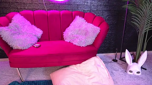 ScarlettQuate online show from 6, 12, 2024