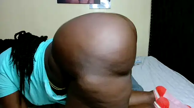 Toomuchbooty33 online show from 4, 12, 2024