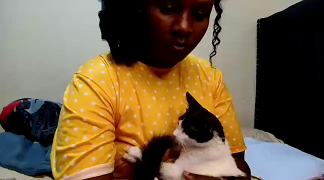 Toomuchbooty33 online show from 2, 2, 2025