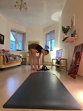 Snapshot of LeyaJohnson chatting on 2, 4, 2026 LeyaJohnson online show from 2, 4, 2026