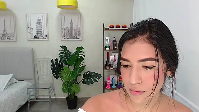 Sassy--Girl online show from 10, 3, 2025