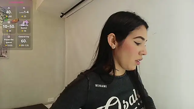 Snapshot of Sassy--Girl chatting on 15, 11, 2025 Sassy--Girl online show from 15, 11, 2025