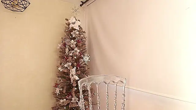 Snapshot of Sassy--Girl chatting on 5, 12, 2025 Sassy--Girl online show from 5, 12, 2025