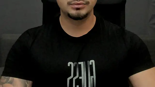 Snapshot of TonyWilcox chatting on 6, 11, 2025 TonyWilcox online show from 6, 11, 2025