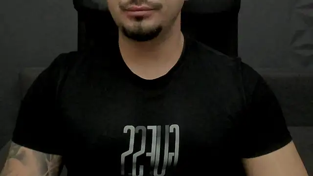 Snapshot of TonyWilcox chatting on 14, 12, 2025 TonyWilcox online show from 14, 12, 2025