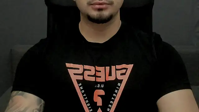 Snapshot of TonyWilcox chatting on 17, 12, 2025 TonyWilcox online show from 17, 12, 2025