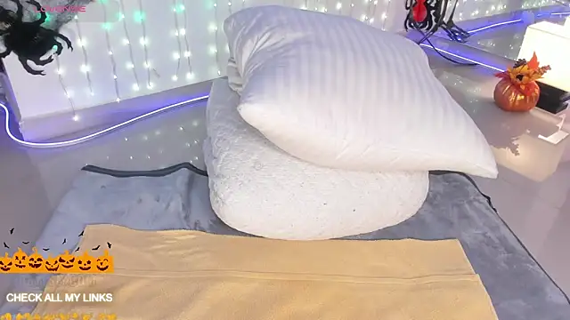 Snapshot of ohyesly_ chatting on 7, 10, 2025 ohyesly online show from 7, 10, 2025