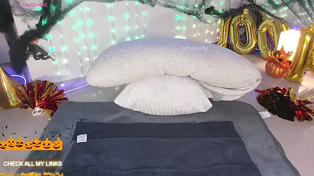 Snapshot of ohyesly_ chatting on 31, 10, 2025 ohyesly online show from 31, 10, 2025