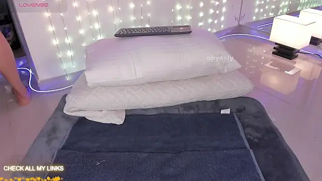 Snapshot of ohyesly_ chatting on 20, 11, 2025 ohyesly online show from 20, 11, 2025