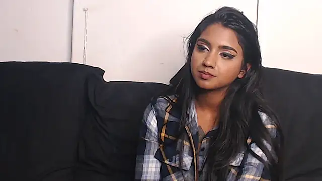 Delilah Blazee online show from 23, 2, 2025