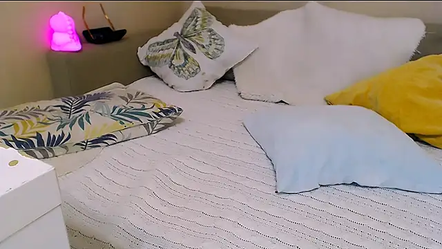 OLIVIA CANDY online show from 16, 9, 2025