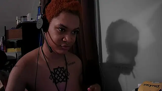 Snapshot of nickytheehawtie chatting on 4, 5, 2026 nickytheehawtie online show from 4, 5, 2026