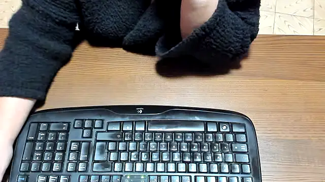 NikkiHolland online show from 28, 2, 2026