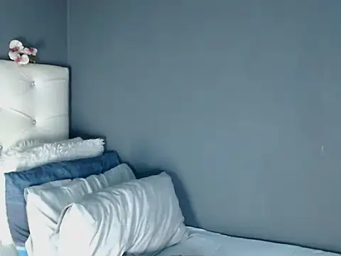 Snapshot of _MoniqueLovay_ chatting on 21, 9, 2025  MoniqueLovay  online show from 21, 9, 2025