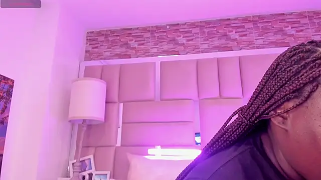 Snapshot of ShaniaBrownn chatting on 29, 4, 2026 ShaniaBrownn online show from 29, 4, 2026