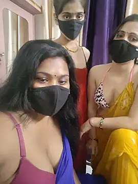Snapshot of cutee__crazy chatting on 9, 7, 2026 cutee crazy online show from 9, 7, 2026