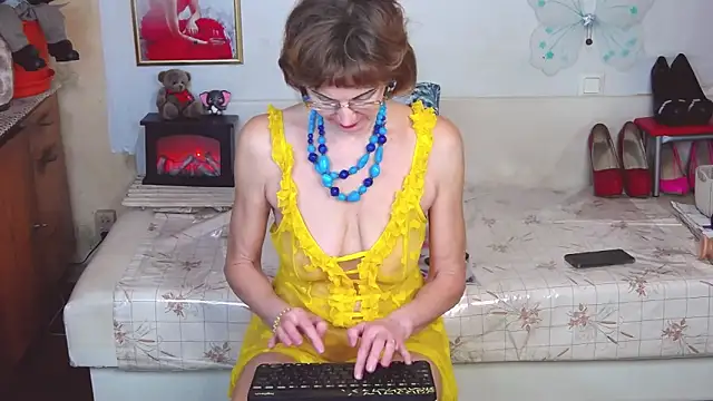 FairyHairyNina online show from 27, 12, 2024