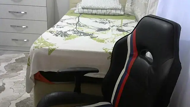 Snapshot of crazybaby5461 chatting on 6, 10, 2025 crazybaby5461 online show from 6, 10, 2025