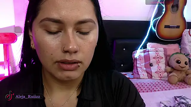 LauraRuiz1 online show from 8, 9, 2025