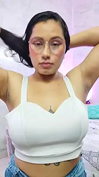 Snapshot of LauraRuiz1 chatting on 27, 5, 2026 LauraRuiz1 online show from 27, 5, 2026