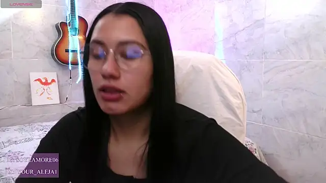Snapshot of LauraRuiz1 chatting on 5, 6, 2026 LauraRuiz1 online show from 5, 6, 2026