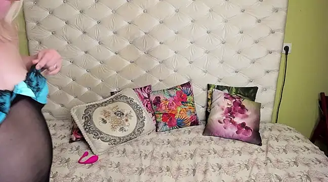 Snapshot of DoraMay chatting on 7, 2, 2025 DoraMay online show from 7, 2, 2025