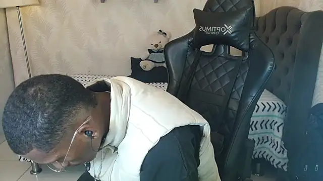 Snapshot of ManSant chatting on 2, 10, 2025 ManSant online show from 2, 10, 2025