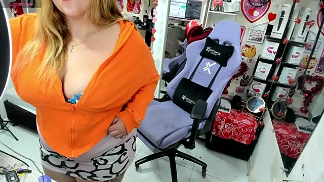 Snapshot of allsson_queen chatting on 12, 2, 2025 allsson queen online show from 12, 2, 2025