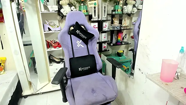 Snapshot of allsson_queen chatting on 12, 3, 2025 allsson queen online show from 12, 3, 2025