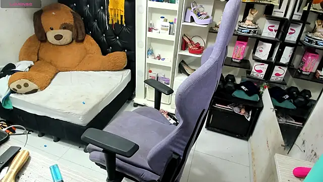 Snapshot of allsson_queen chatting on 17, 9, 2025 allsson queen online show from 17, 9, 2025