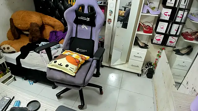 Snapshot of allsson_queen chatting on 2, 11, 2025 allsson queen online show from 2, 11, 2025