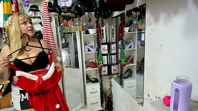 Snapshot of allsson_queen chatting on 13, 11, 2025 allsson queen online show from 13, 11, 2025