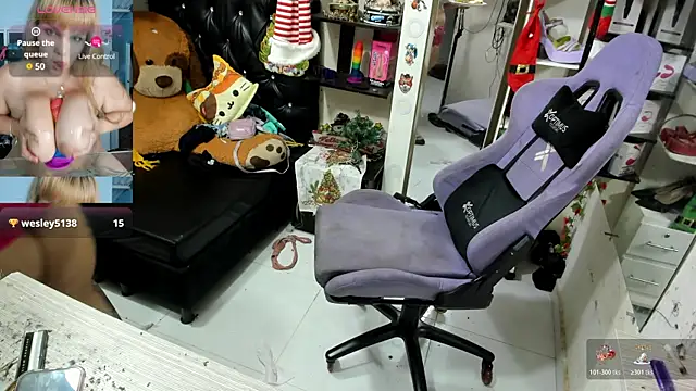 Snapshot of allsson_queen chatting on 14, 12, 2025 allsson queen online show from 14, 12, 2025