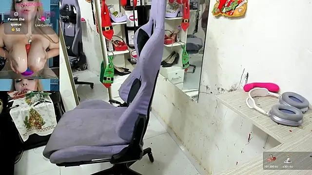 Snapshot of allsson_queen chatting on 17, 12, 2025 allsson queen online show from 17, 12, 2025