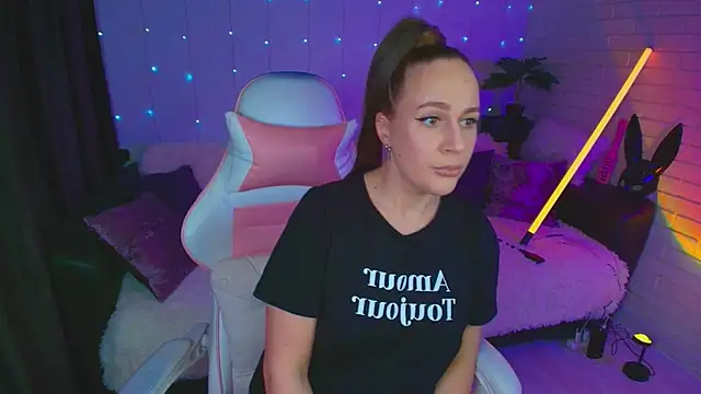 pepper cat  online show from 4, 12, 2025