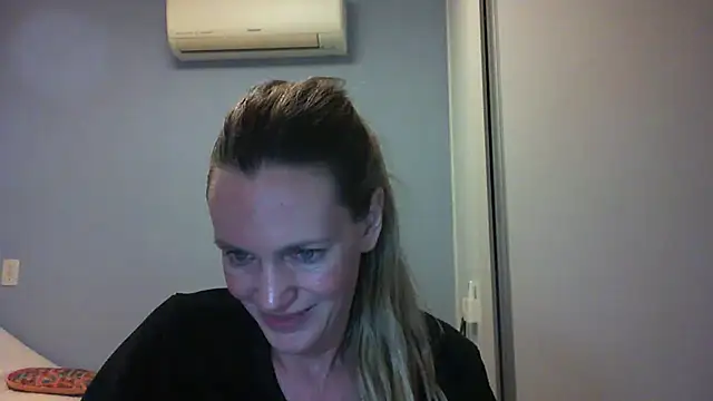 Snapshot of Annylove1 chatting on 5, 10, 2025 Annylove1 online show from 5, 10, 2025