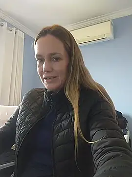 Snapshot of Annylove1 chatting on 8, 10, 2025 Annylove1 online show from 8, 10, 2025