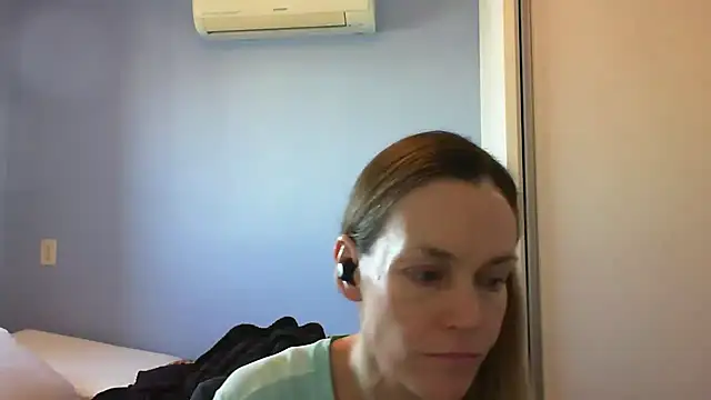 Snapshot of Annylove1 chatting on 17, 10, 2025 Annylove1 online show from 17, 10, 2025